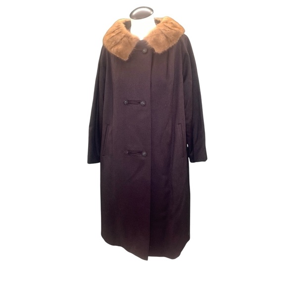 Elegant Brown Vintage Winter Coat with Tan Fur Trim - Picture 1 of 2